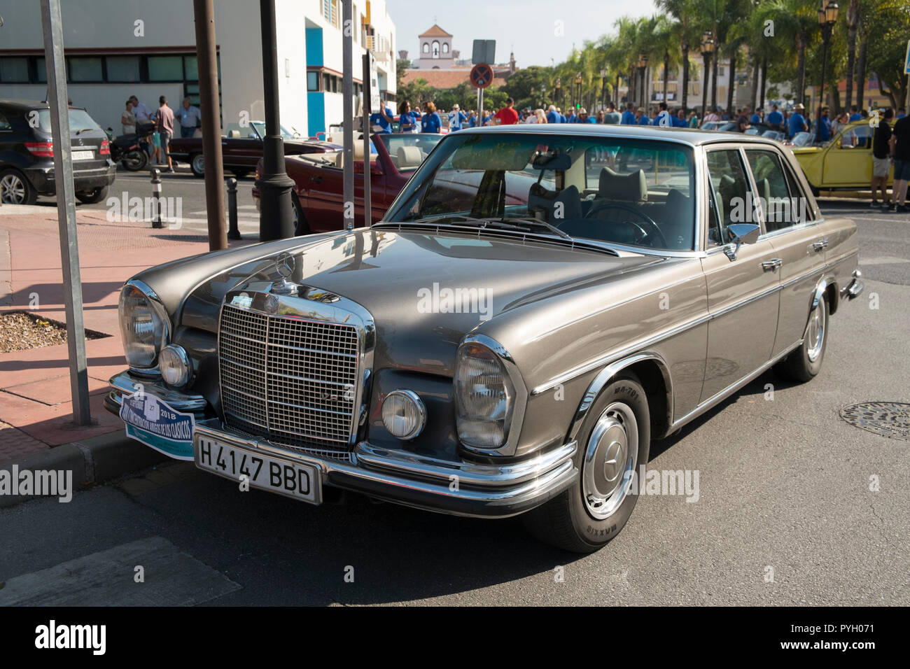 Mercedes 280 SE. Classic Car Meeting in Torremolinos, Málaga, Spanien. Stockfoto