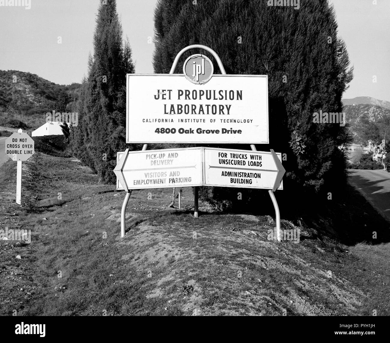 Diese Archivierung Bild zeigt was die Besucher des Jet Propulsion Laboratory im Dezember 1957 begrüßt, bevor der NASA erstellt wurde und das Labor wurde zu einem der Zentren. Stockfoto