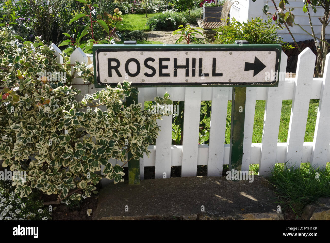 Zeichen zu Rosehill Cottage, Bahnhofstr., East Sussex, Unmited Königreich Stockfoto