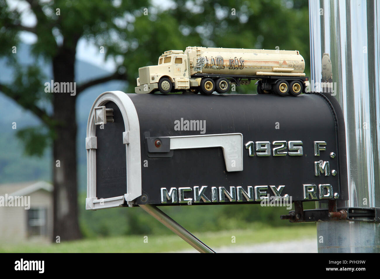 Der LKW-Abgase als Postfach Pole verwendet Stapel Stockfoto