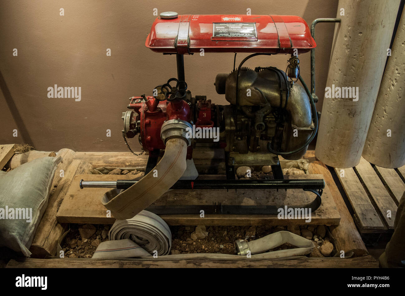 Bosnien, Bosnischen Krieg: Maschine für das Pumpen von Wasser in der Vertretung in Sarajewo Tunnel Museum in den unterirdischen Tunnel im Jahr 1993 während der Belagerung erbaut Stockfoto