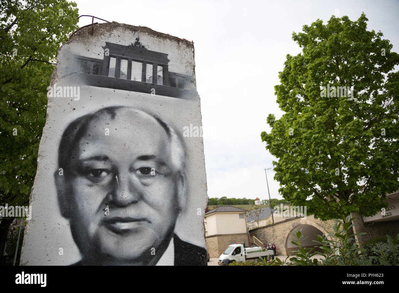 Schengen, Luxemburg - ursprüngliche Segment der Berliner Mauer mit dem Portrait von Michail Gorbatschow Stockfoto