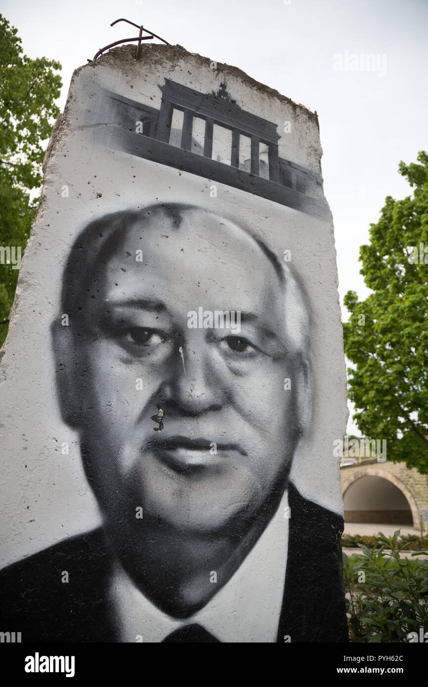 Schengen, Luxemburg - ursprüngliche Segment der Berliner Mauer mit dem Portrait von Michail Gorbatschow Stockfoto
