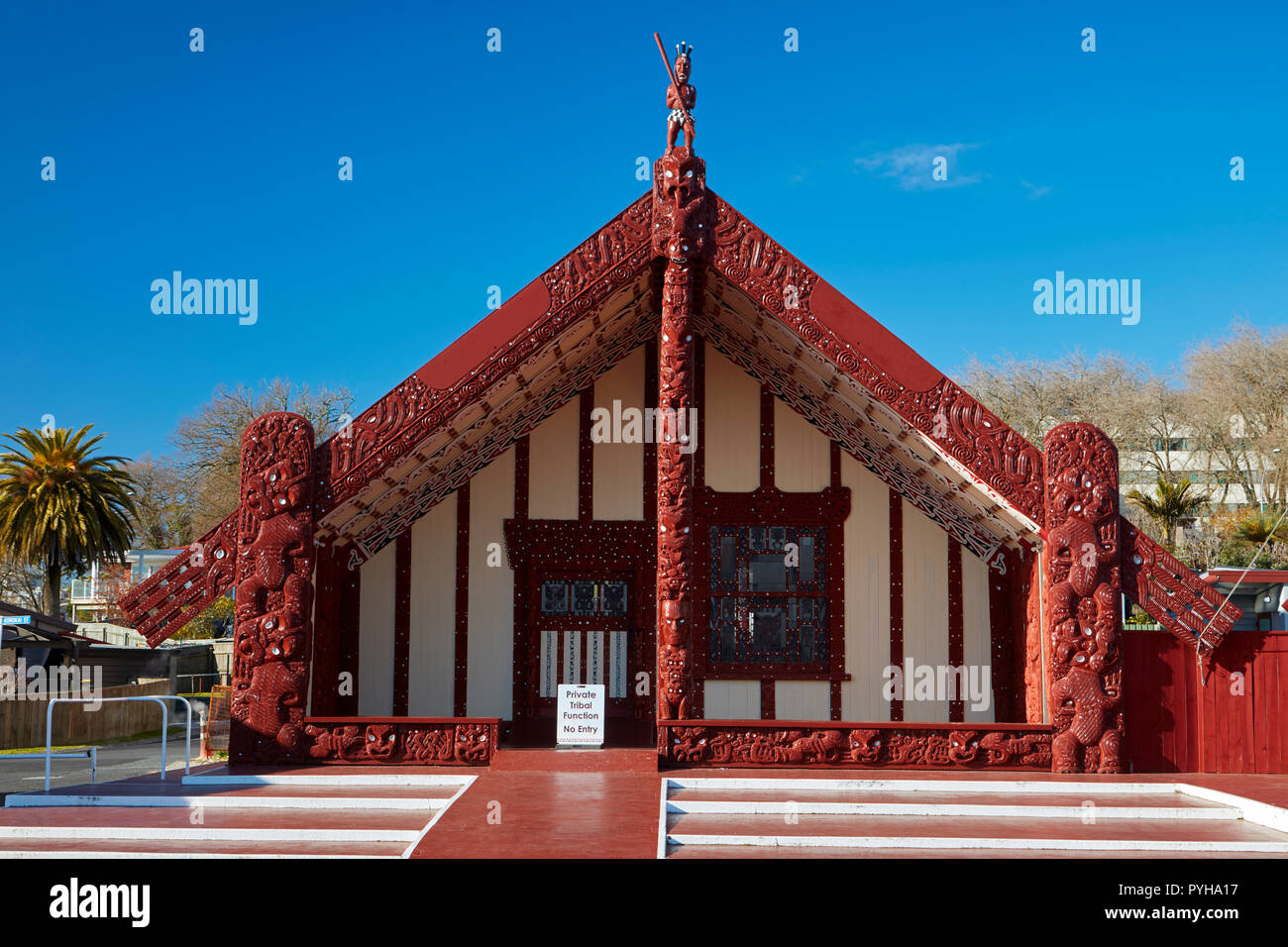Geschnitzte Maori Meeting House, Ohinemutu, Rotorua, North Island, Neuseeland (Editorial nur verwenden) Stockfoto