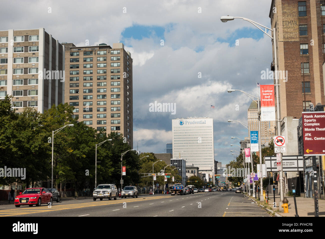 Prudential Gebäude in Newark, NJ ab Breite Straße aus gesehen Stockfoto