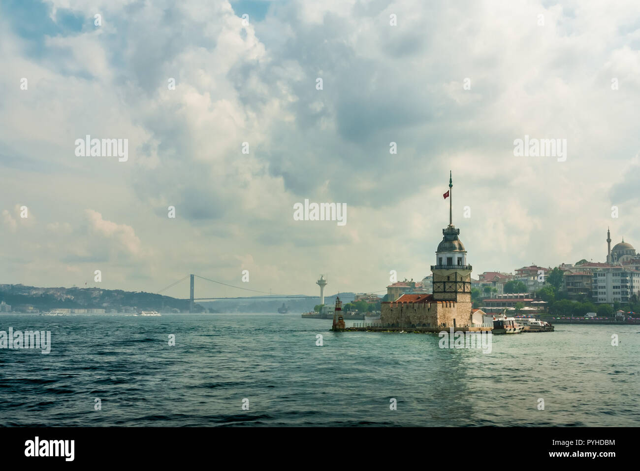 Maiden's Tower (Kis Kulesi) im Bosporus, Istanbul, Türkei. Stockfoto