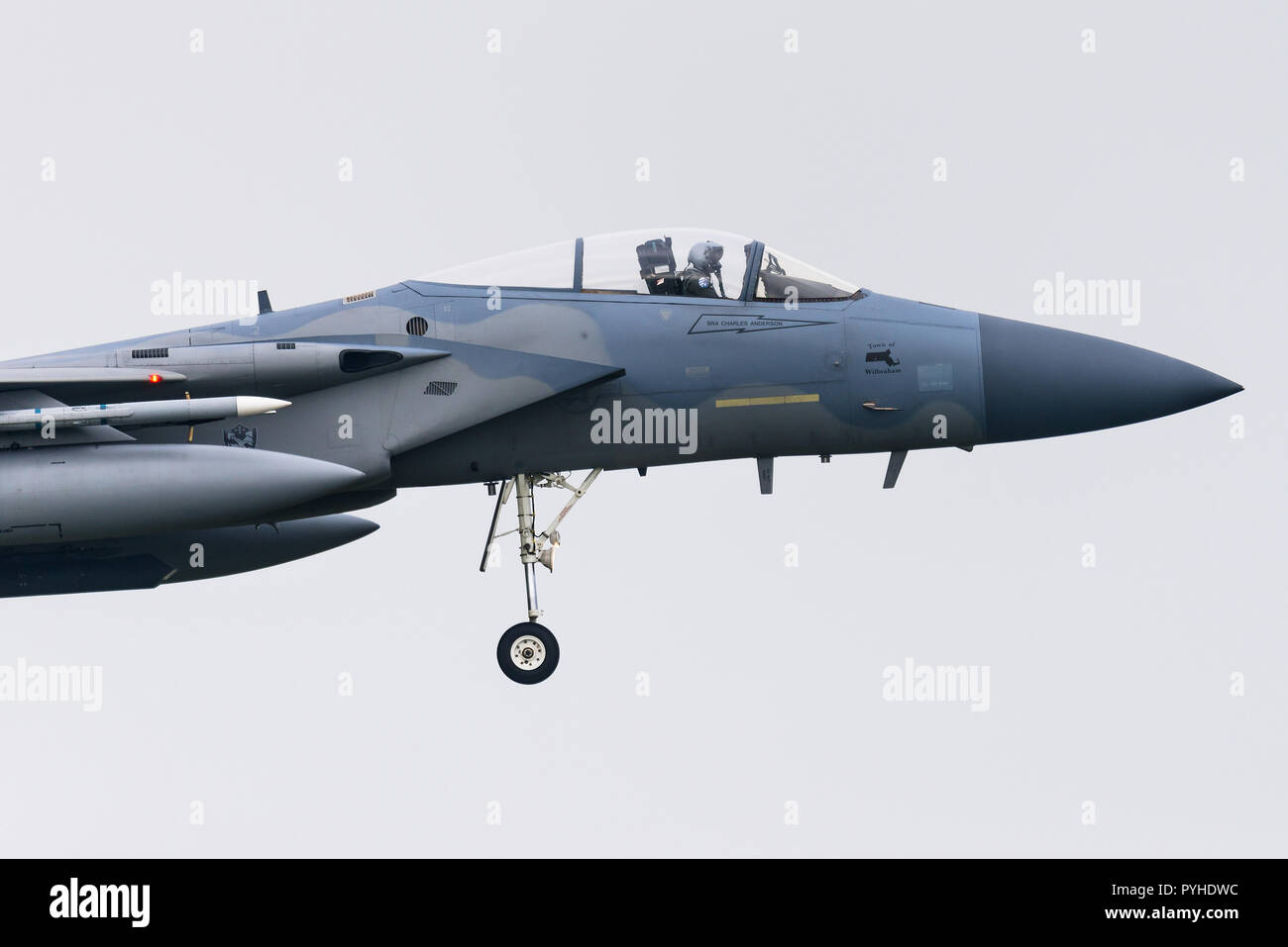 Eine McDonnell Douglas F-15E Strike Eagle Kampfjet der United States Air Force auf der Airbase in Leeuwarden in den Niederlanden. Stockfoto