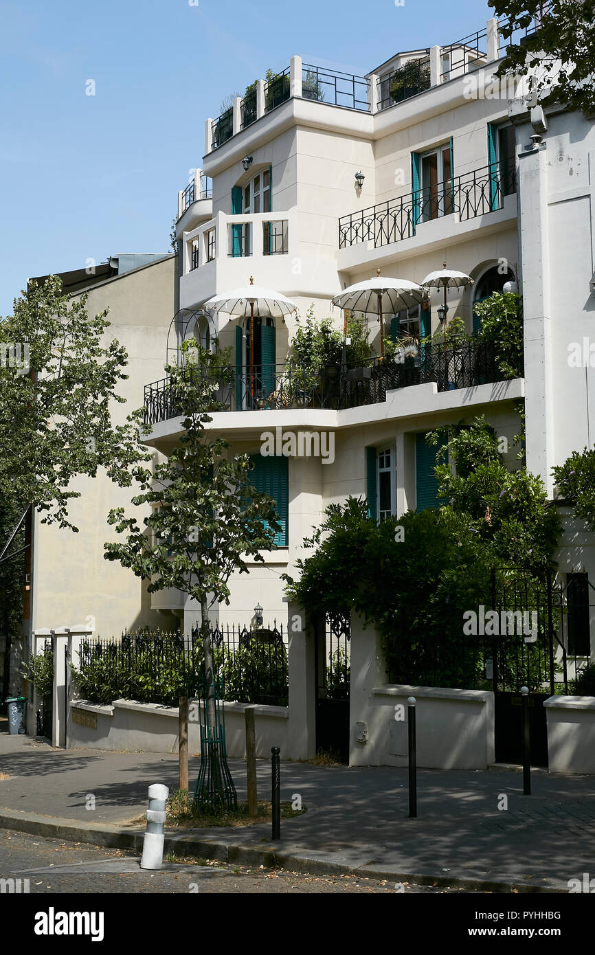 Paris, Ile-de-France, Frankreich - Haus auf der prestigeträchtigen Avenue Junot, der sich bis in die Montmartre Hügel führt. Stockfoto Paris, Ile-de-France, Frankreich - Haus auf der prestigeträchtigen Avenue Junot, der sich bis in die Montmartre Hügel führt. Stockfoto