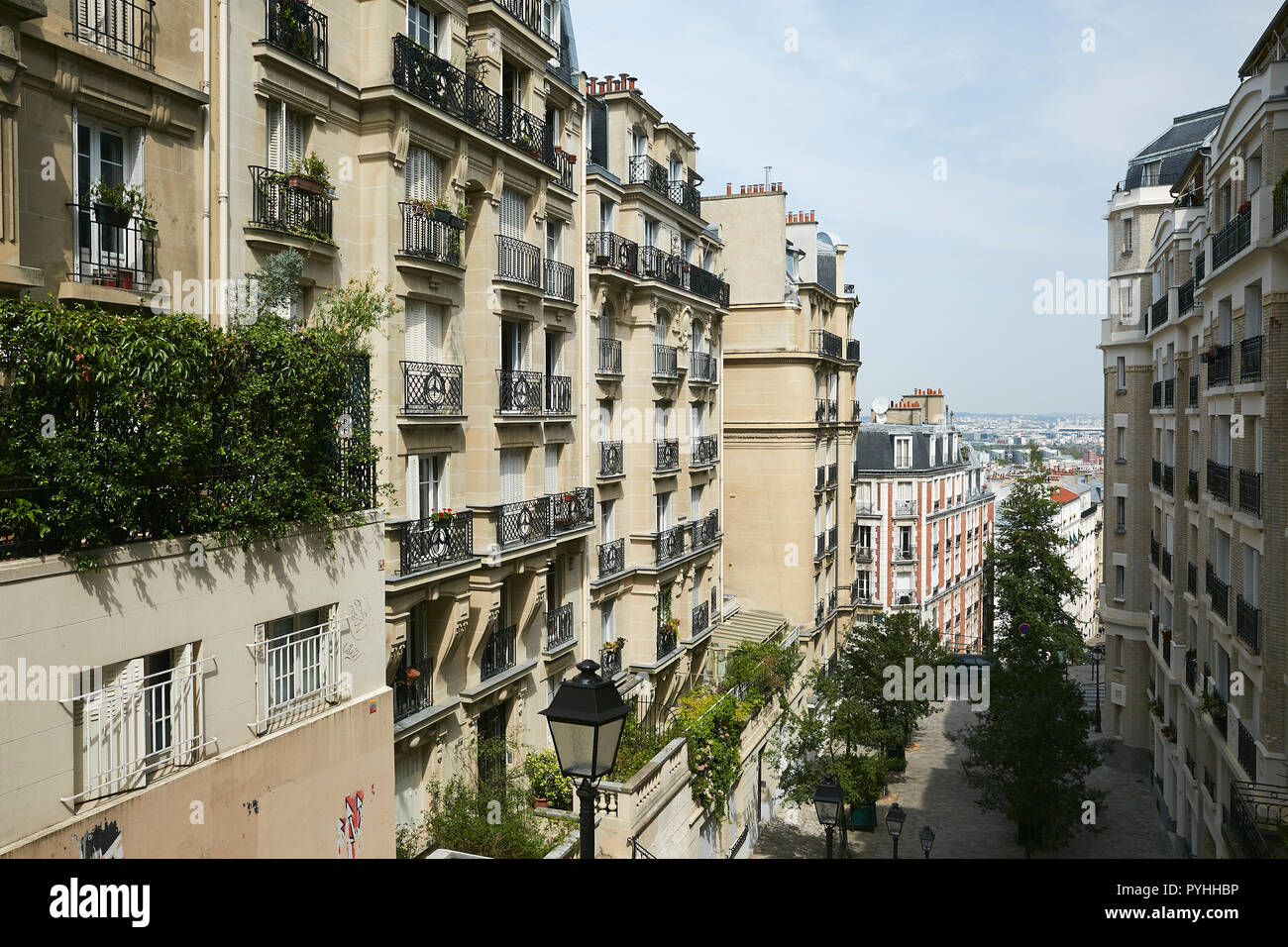 Paris, Frankreich - Häuser aus dem frühen 20. Jahrhundert am Montmartre Stockfoto