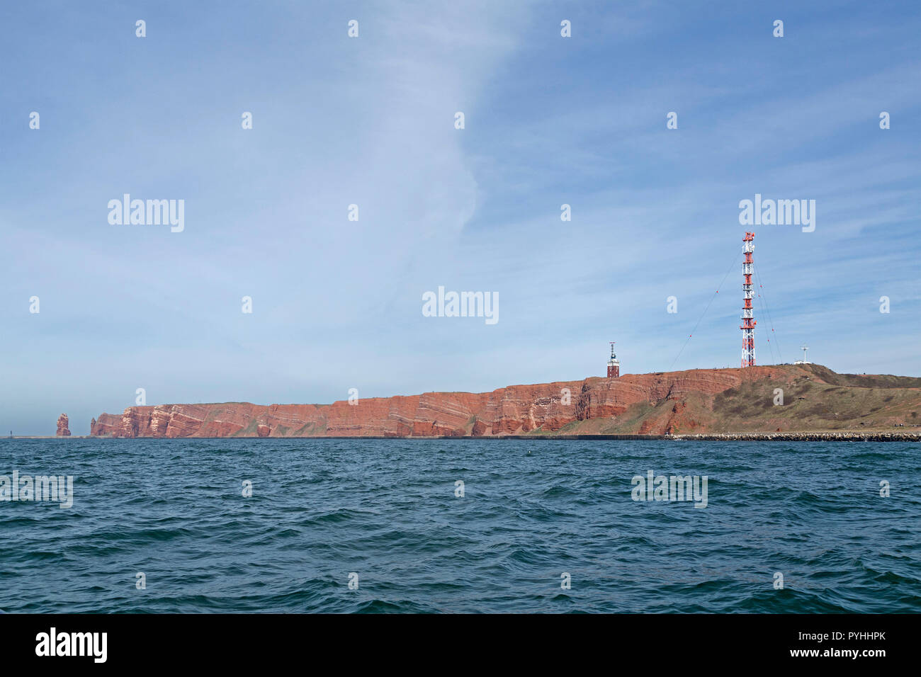 Lange Anna (Anna), Lummenfelsen (Uria Felsen), Leuchtturm und Radio Tower, Helgoland, Schleswig-Holstein, Deutschland Stockfoto