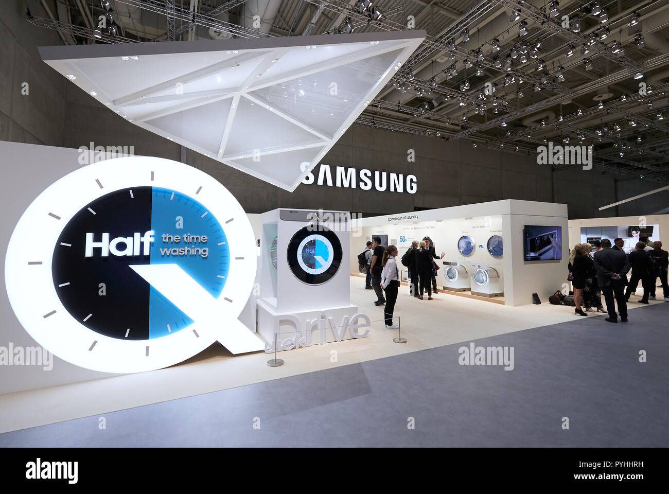 Berlin, Deutschland - Die koreanische Firma Samsung seinen neuen Produkten im Bereich Haushaltsgeräte auf der IFA 2018 präsentieren wird. Stockfoto