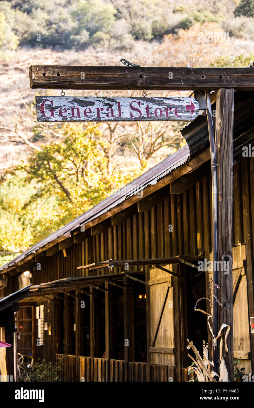 Ein hölzernes Schild, General Store; Eiche Glen, Kalifornien, USA Stockfoto