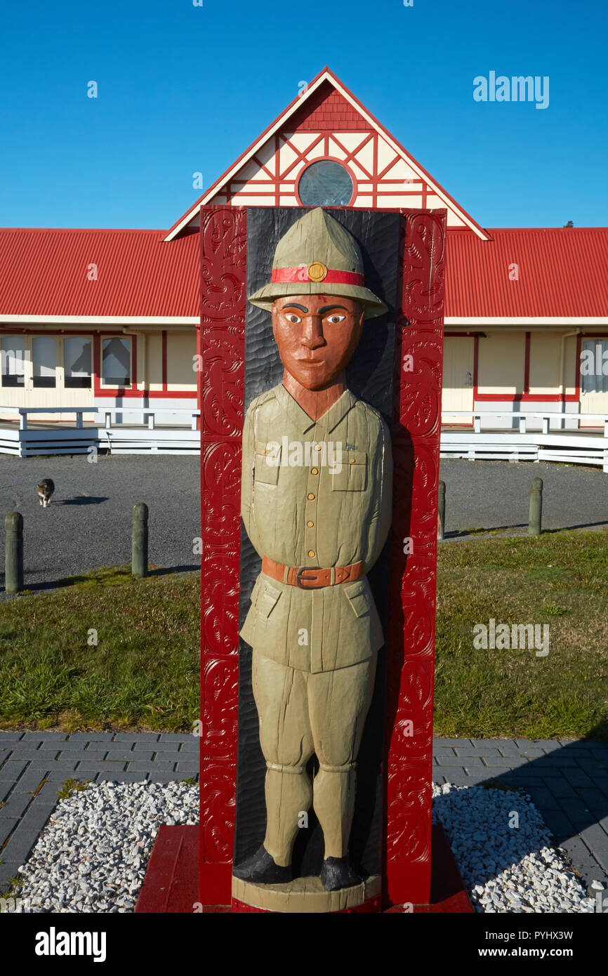 Schnitzerei der Maori Soldat, Ohinemutu, Rotorua, North Island, Neuseeland (Editorial nur verwenden) Stockfoto