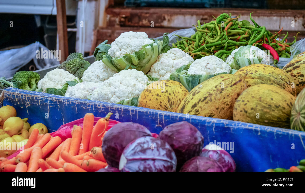 Frisches Obst und Gemüse am türkischen Markt Stockfoto