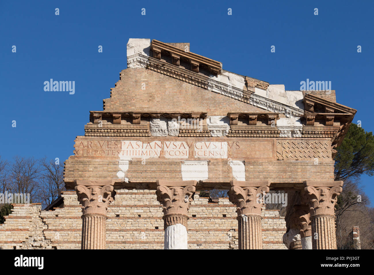 Italien, Brescia - 24. Dezember 2017: der Blick auf die antike römische Tempel Ruinen von Capitolium in Brescia, UNESCO-Weltkulturerbe am 24. Dezember 2017 Stockfoto