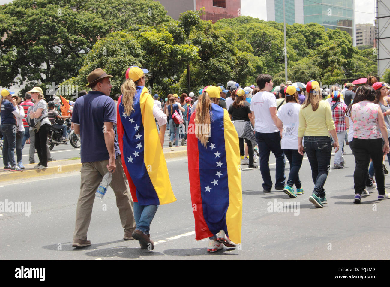 Caracas Venezuela vom 19. Juni 2017 Gegen Nicolas Maduro Demonstranten marschieren zu den Nationalen Wahlrat (CNE) in eine massive Demonstration Stockfoto