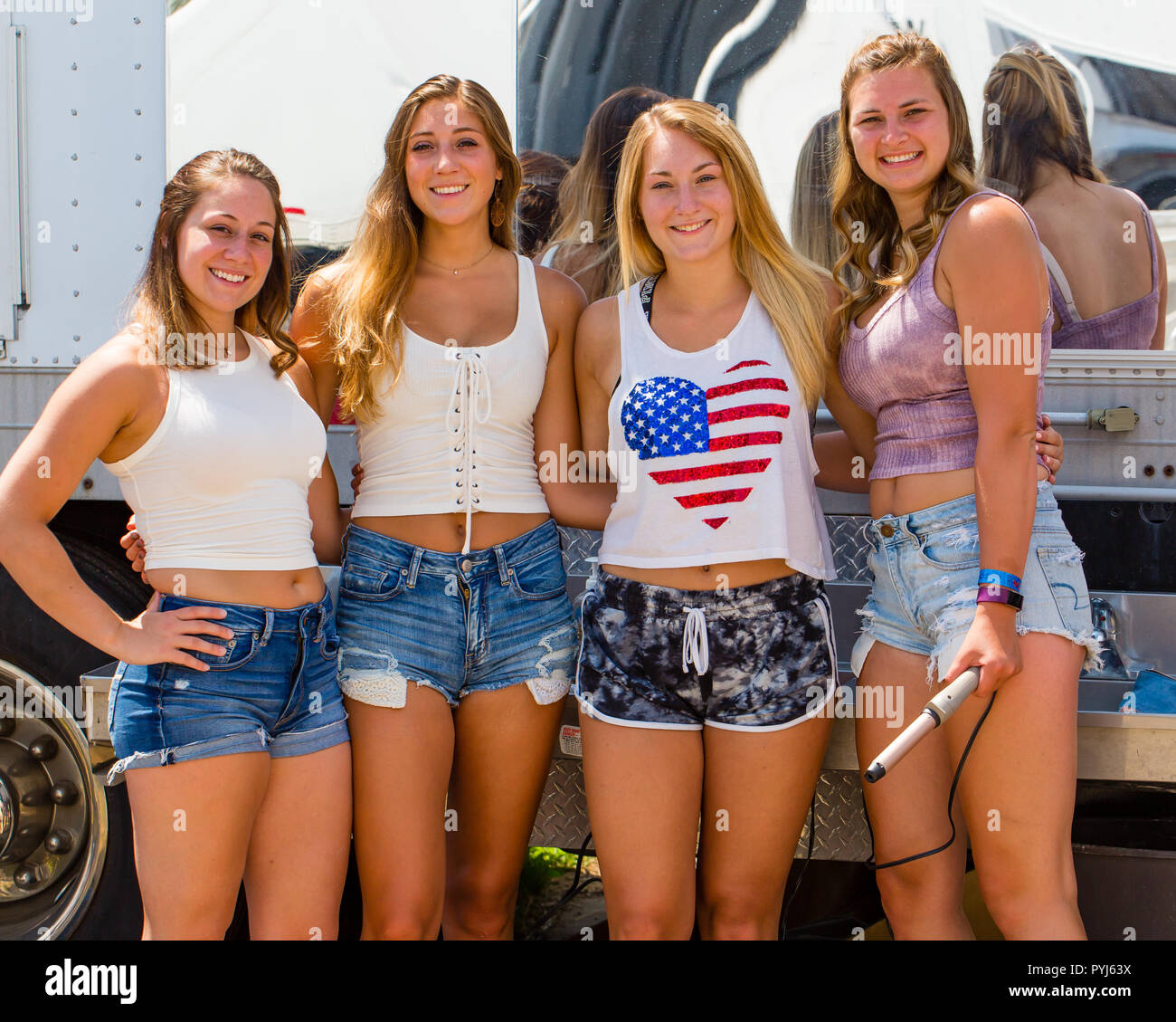 Vier Mädchen Camper bereit für die Konzerte an Hodag. Stockfoto