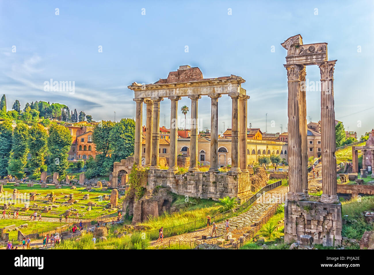 Forum Romanum: Der Tempel des Saturn und der Tempel des Vespasian und Titus Stockfoto