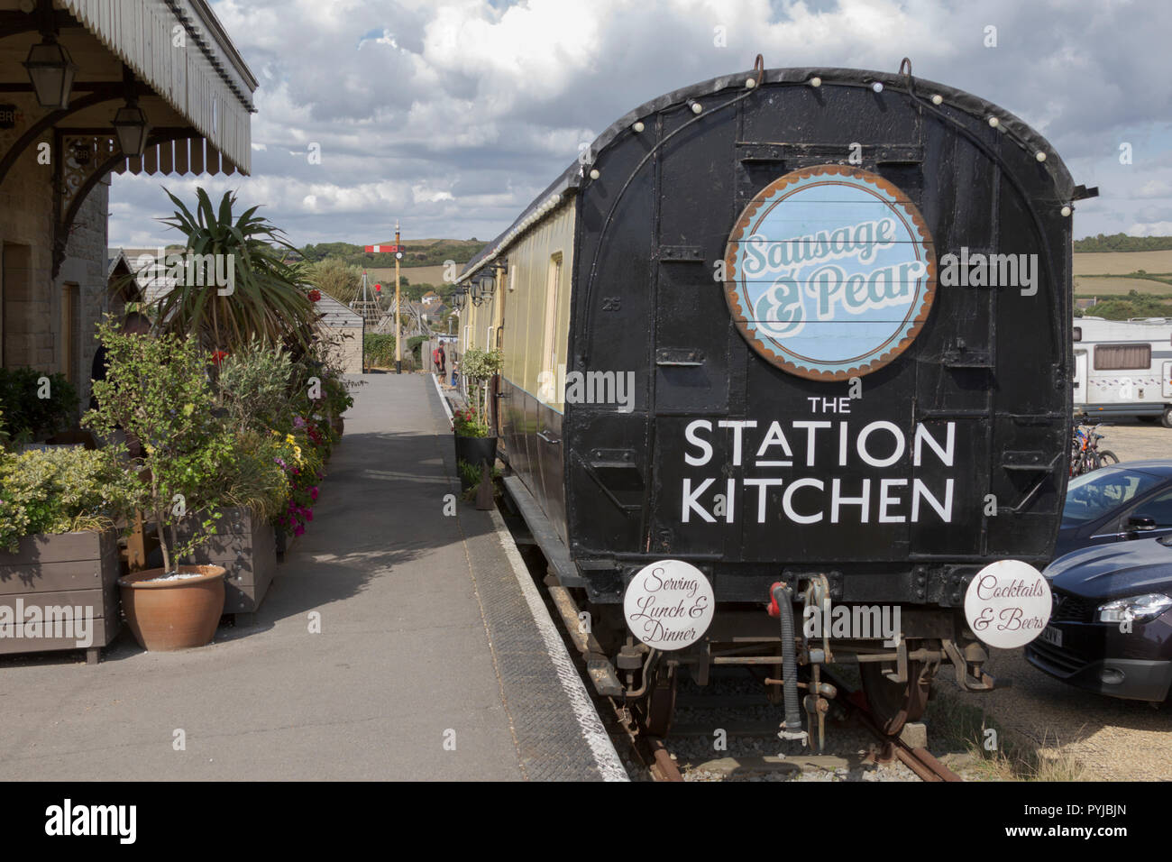 Die Station Küche, West Bay, Dorset, Großbritannien. 10 August, 2018. UK Wetter. Die Station Küche Restaurant West Bay, Dorset. Stockfoto