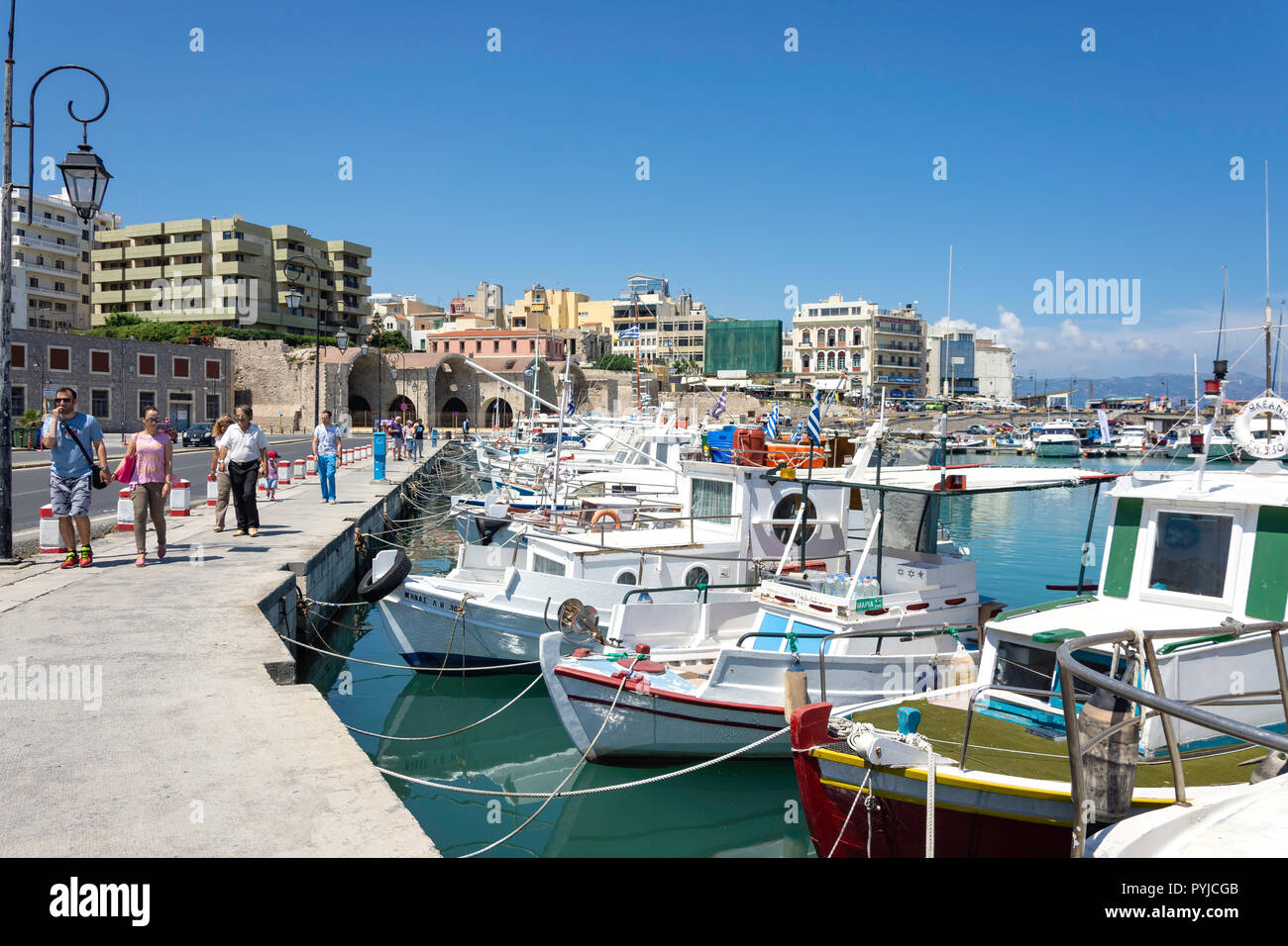 Traditionelle Fischerboote im Hafen von Heraklion, Heraklion (irakleio), Irakleio Region, Kreta (Kriti), Griechenland Stockfoto