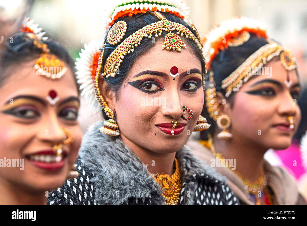 Hindus, Sikhs und Jains sammeln auf dem Trafalgar Square, London das Diwali Lichterfest zu feiern. Stockfoto