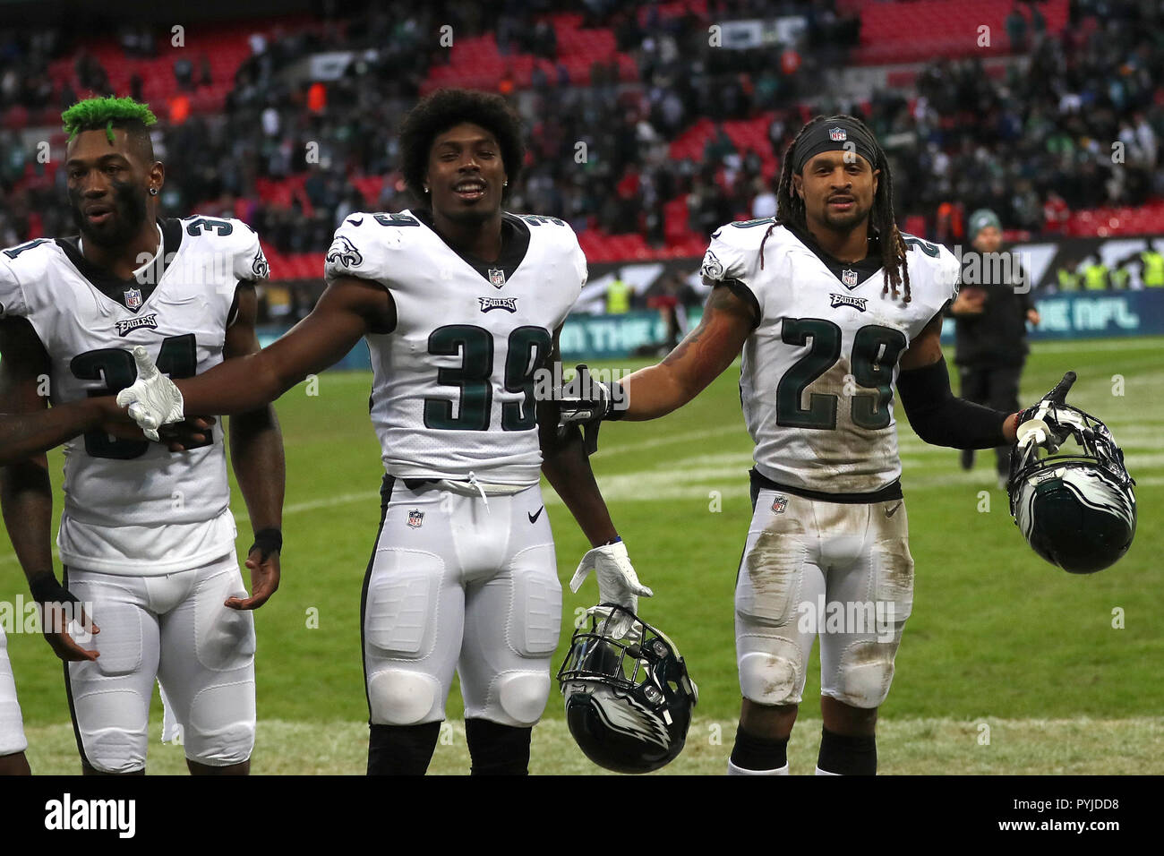Philadelphia Eagles' Jalen Mills (links), Chandon Sullivan (Mitte) und Avonte Maddox posieren nach dem NFL-Spiel der International Series im Wembley Stadium, London. DRÜCKEN SIE VERBANDSFOTO. Bilddatum: Sonntag, 28. Oktober 2018. Siehe PA Geschichte GRIDIRON London. Bildnachweis sollte lauten: Simon Cooper/PA Wire. Stockfoto