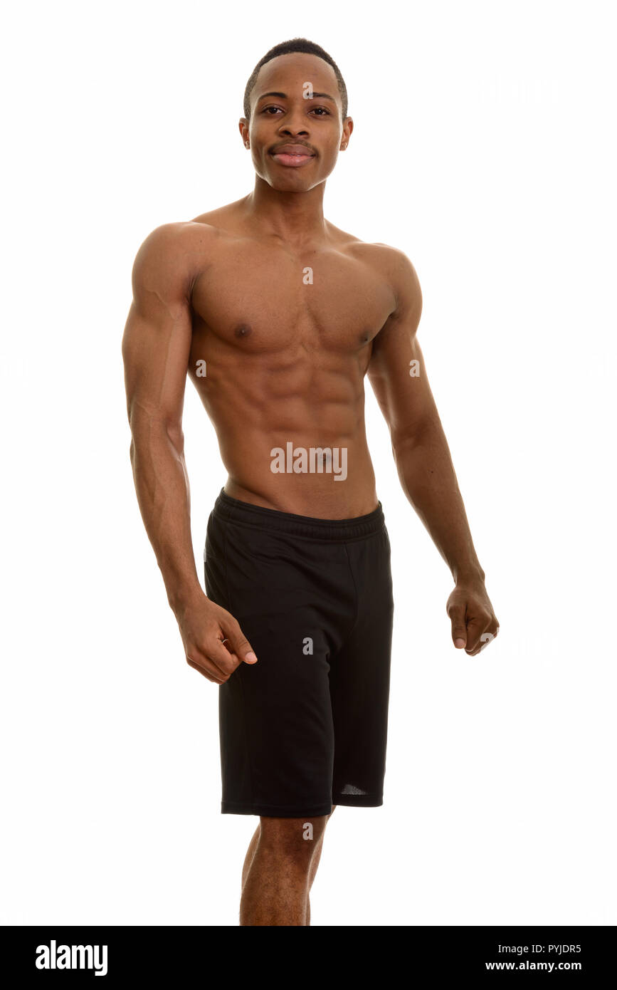 Junge muskulöse Afrikanische Mann ohne Hemd mit Six Pack abs