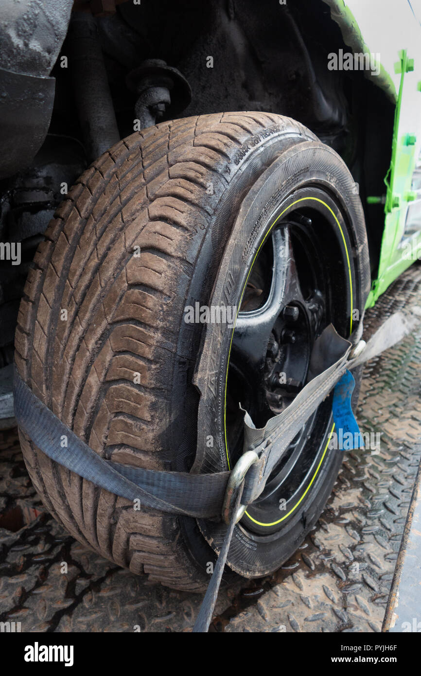 Nahaufnahme der Stockcar Rad und Reifen schützen, Stockfoto