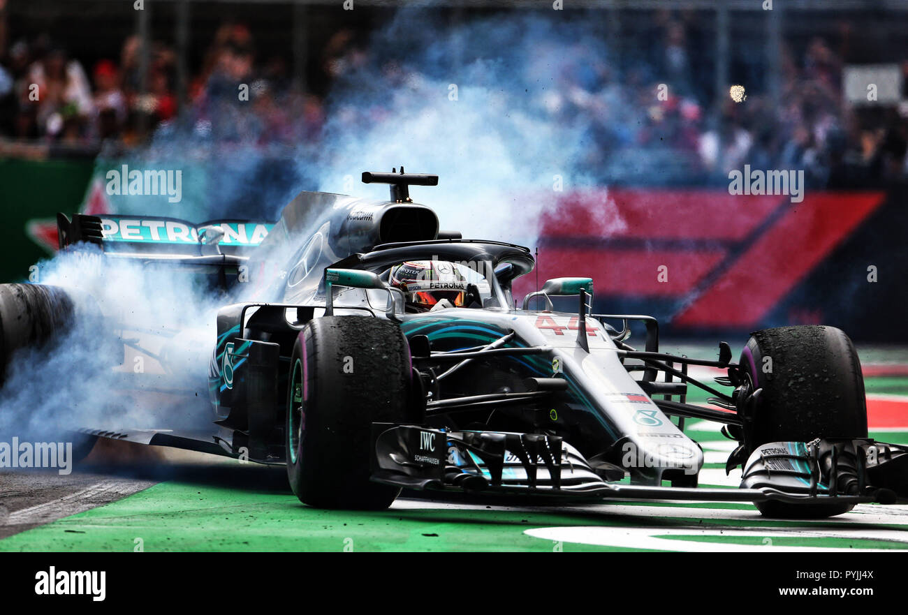 Mercedes Lewis Hamilton feiert gewinnen Meisterschaft der Formel 1 Fahrer während der Mexiko Grand Prix 2018 auf dem Autodromo Hermanos Rodriguez, Mexiko Stadt. Stockfoto