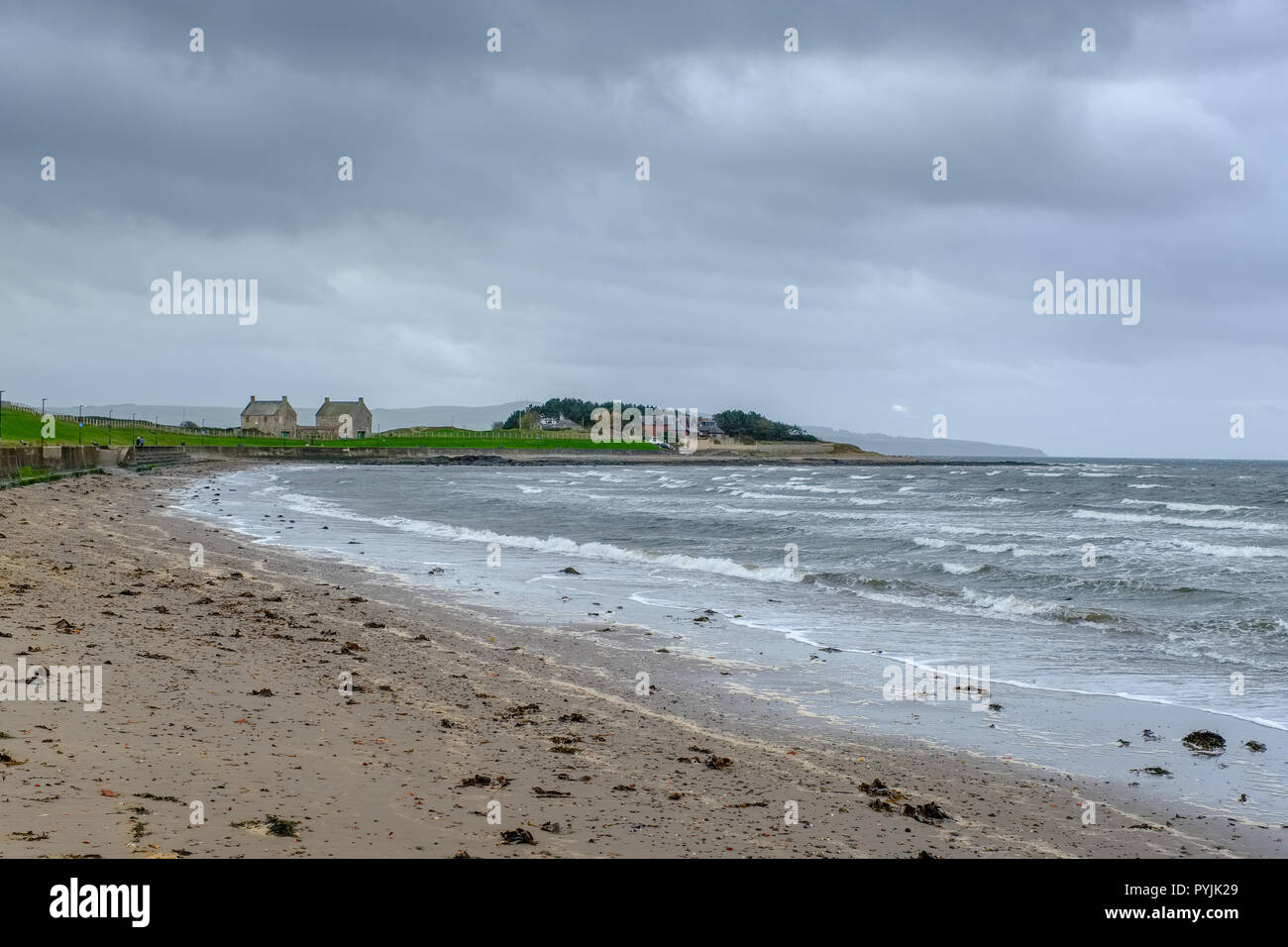 Prestwick Promenade Blick nach Süden in Richtung Ayr zurück in die Stadt an einem stürmischen Tag in einem Schottischen Winter. Stockfoto