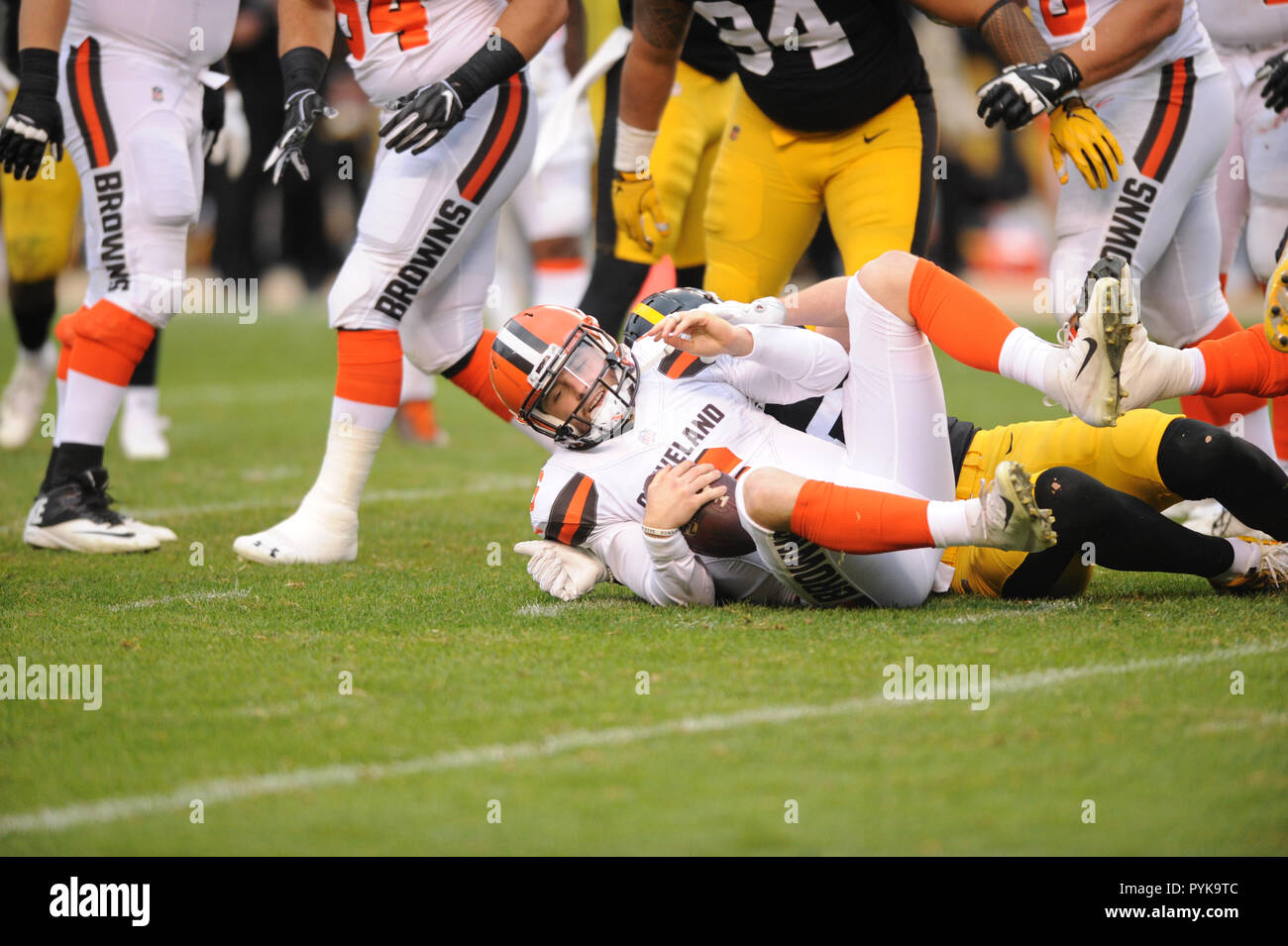 28. Oktober, 2018: Braun #6 Baker Mayfield während der Pittsburgh Steelers vs Cleveland Browns Spiel am Heinz Feld in Pittsburgh, PA. Jason Pohuski/CSM Stockfoto