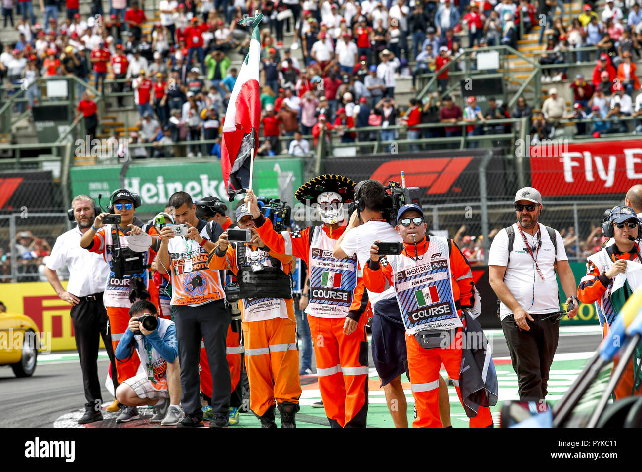 Mexiko City, Mexiko. 28 Okt, 2018. Motorsport: FIA Formel Eins-Weltmeisterschaft 2018, Grand Prix von Mexiko, Steward, Streckenposten, Streckenposten 28.10.2018. | Verwendung der weltweiten Kredit: dpa/Alamy leben Nachrichten Stockfoto