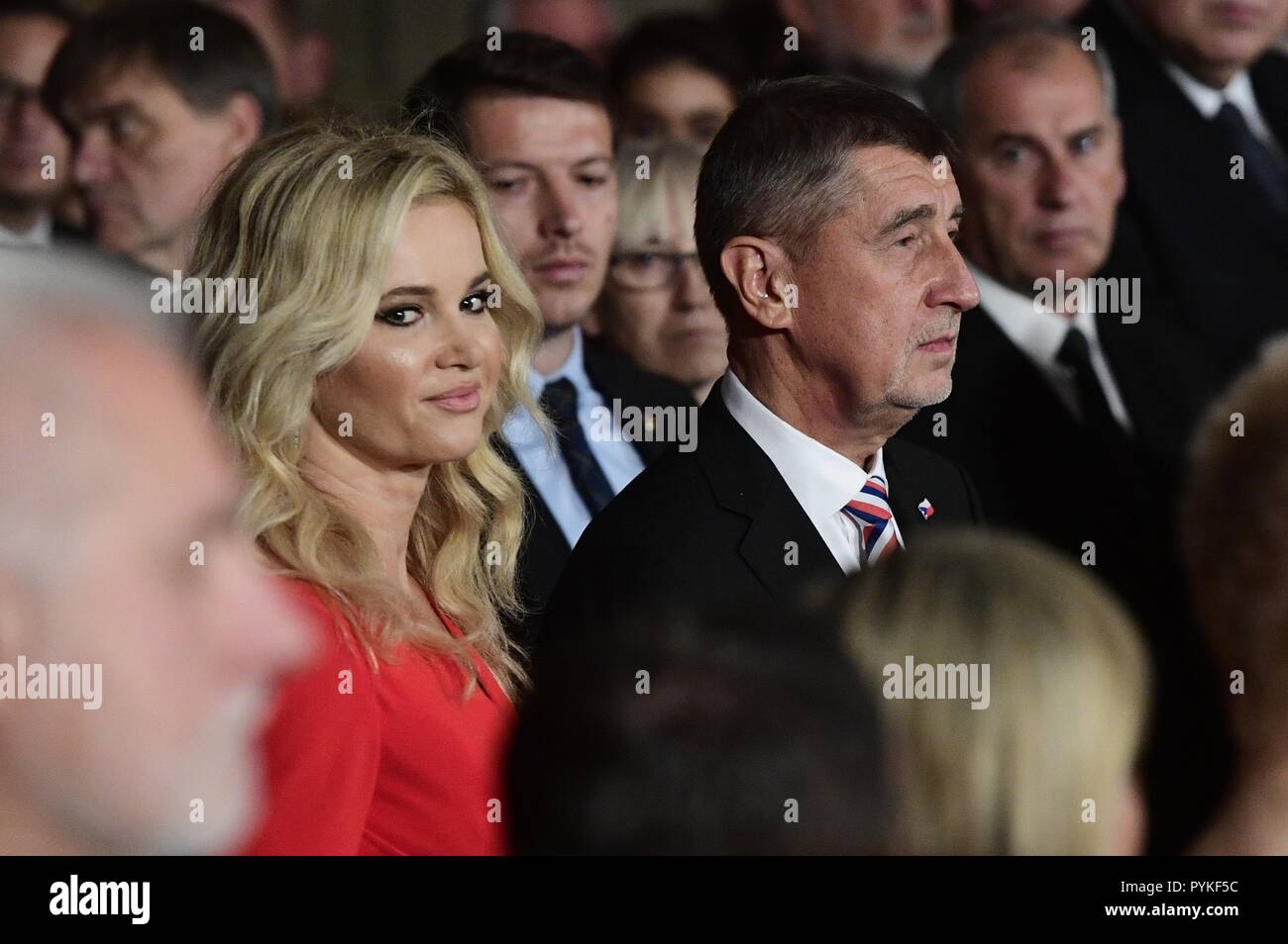 Prag Tschechische Republik 28 Okt 2018 Der Tschechische Premierminister Andrej Babis Und Seine Frau Monika Babisova Kommen Nach Der Prager Burg Wladislav Halle Wahrend Der Zeremonie Fur Die Vergabe Von Staatlichen Orden