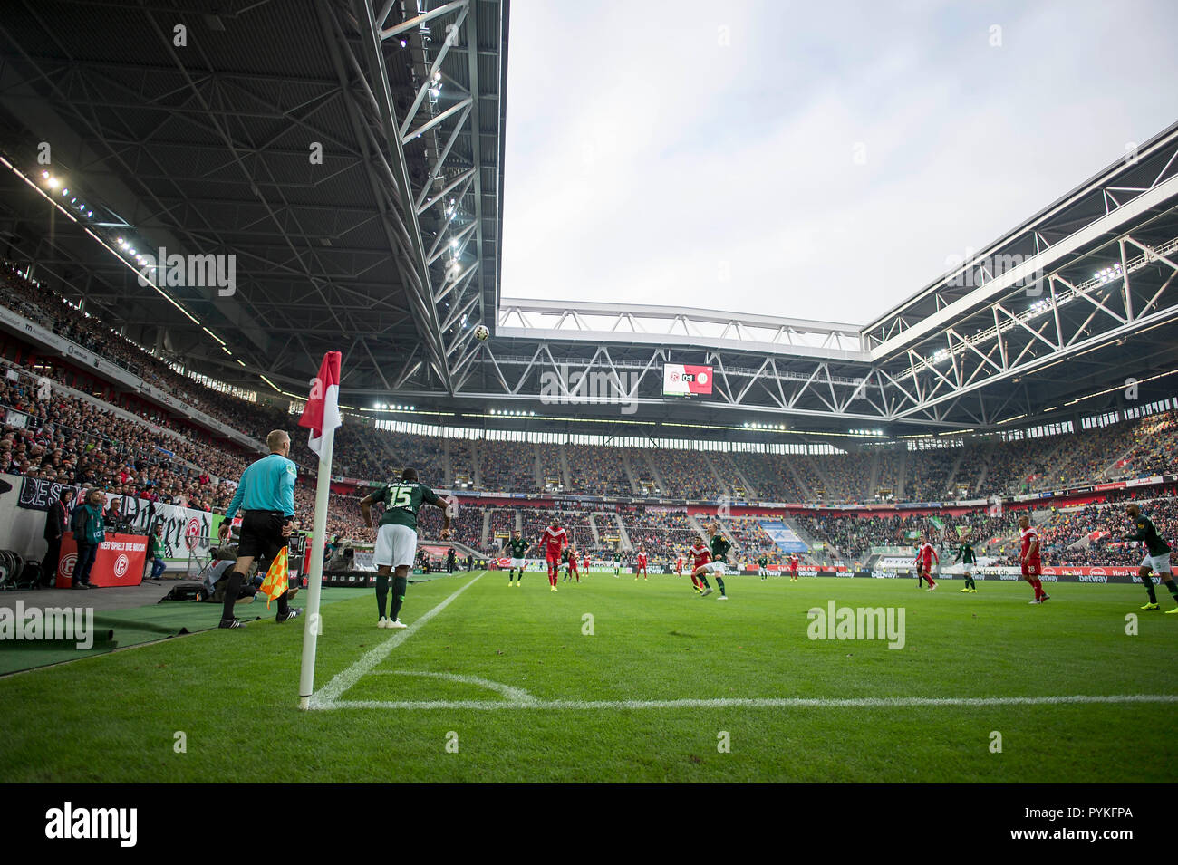 Düsseldorf, Deutschland. 27 Okt, 2018. Funktion, Match Szene im Stadion, Merkur Spielarena, Aktion, Fußball 1. Fussballbundesliga, 9. Spieltag Fortuna Düsseldorf (D) - VfL Wolfsburg (WOB) 0:3, am 27.10.2018 in Düsseldorf/Deutschland. ##DFL-Bestimmungen verbieten die Verwendung von Fotografien als Bildsequenzen und/oder quasi-Video## | Verwendung der weltweiten Kredit: dpa/Alamy leben Nachrichten Stockfoto