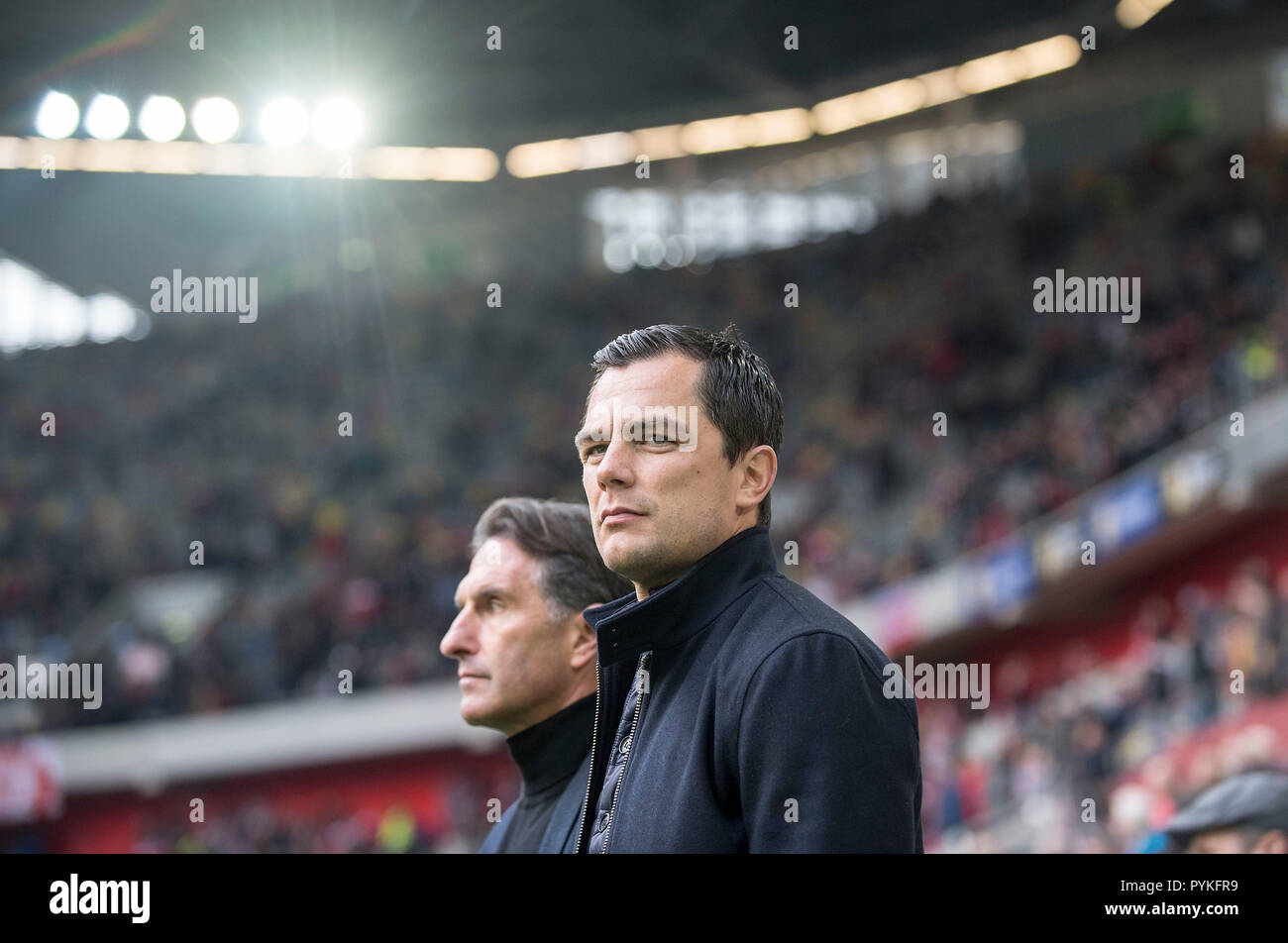 Düsseldorf, Deutschland. 27 Okt, 2018. Trainer Bruno Labbadia (WOB) Fußball 1. Fussballbundesliga, 9. Spieltag Fortuna Düsseldorf (D) - VfL Wolfsburg (WOB) 0:3, am 27.10.2018 in Düsseldorf/Deutschland, ##DFL Regelungen die Verwendung von Fotografien als Bildsequenzen und/oder quasi-Video## | Verwendung der weltweiten Kredit: dpa/Alamy Leben Nachrichten verbieten Stockfoto