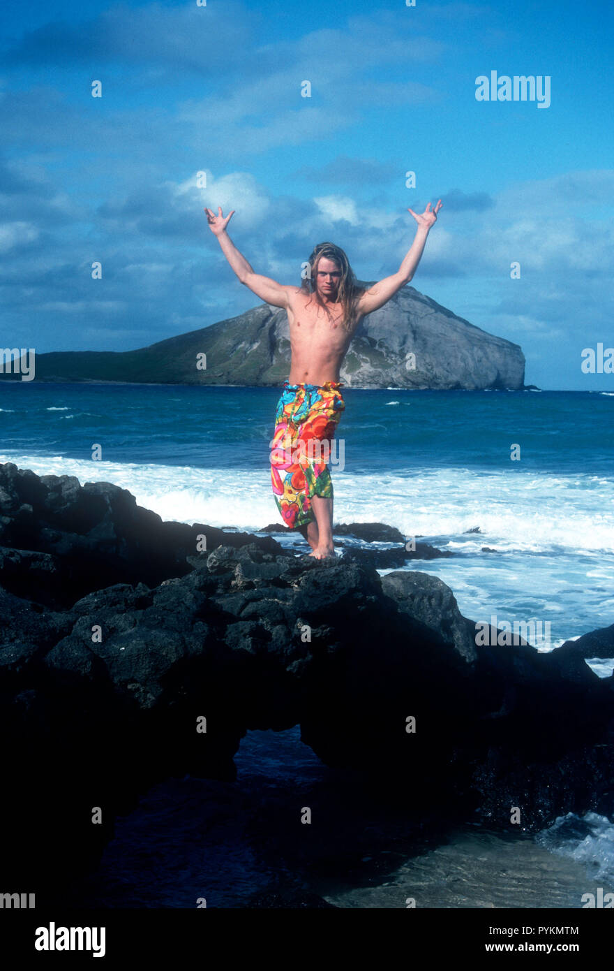 HONOLULU, HI - 23. NOVEMBER: (exklusiv) Modell/Schauspieler David Roman stellt bei einem Fotoshooting am 23. November 1992 in Honolulu, Oahu, Hawaii. Foto von Barry King/Alamy Stock Foto Stockfoto