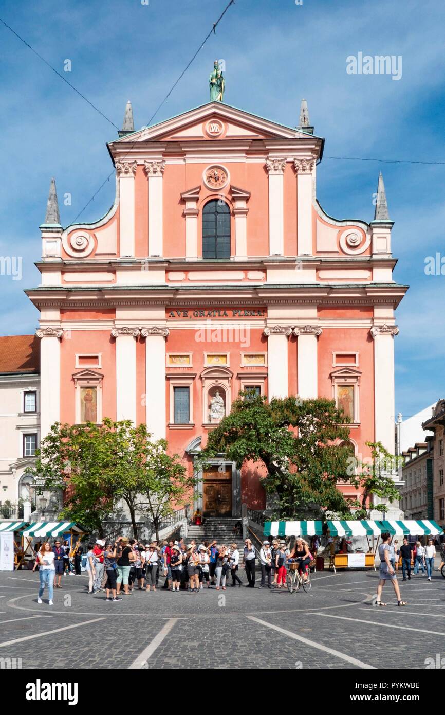 Slowenien, Ljubljana. Franziskaner Kirche der Verkündigung beherrscht die Prešeren-Platz in der capitalof Slowenien Stockfoto