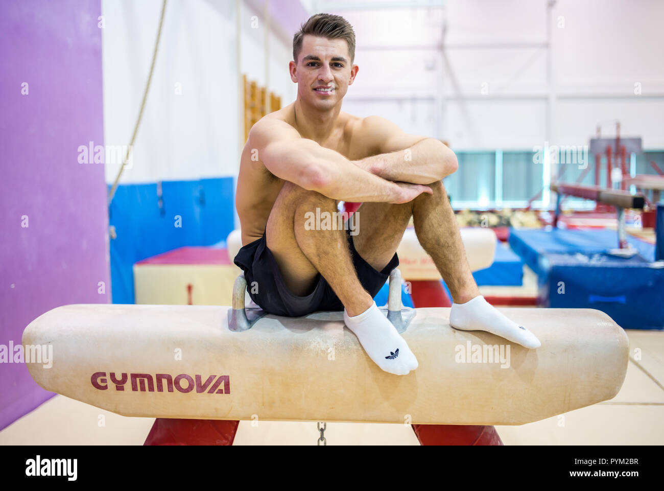 British Olympic Gold gymnast Max Whitlock in Basildon Sporting Center für ein Stück vor den Commonwealth Games zu laufen, wenn er einem der Star. Stockfoto