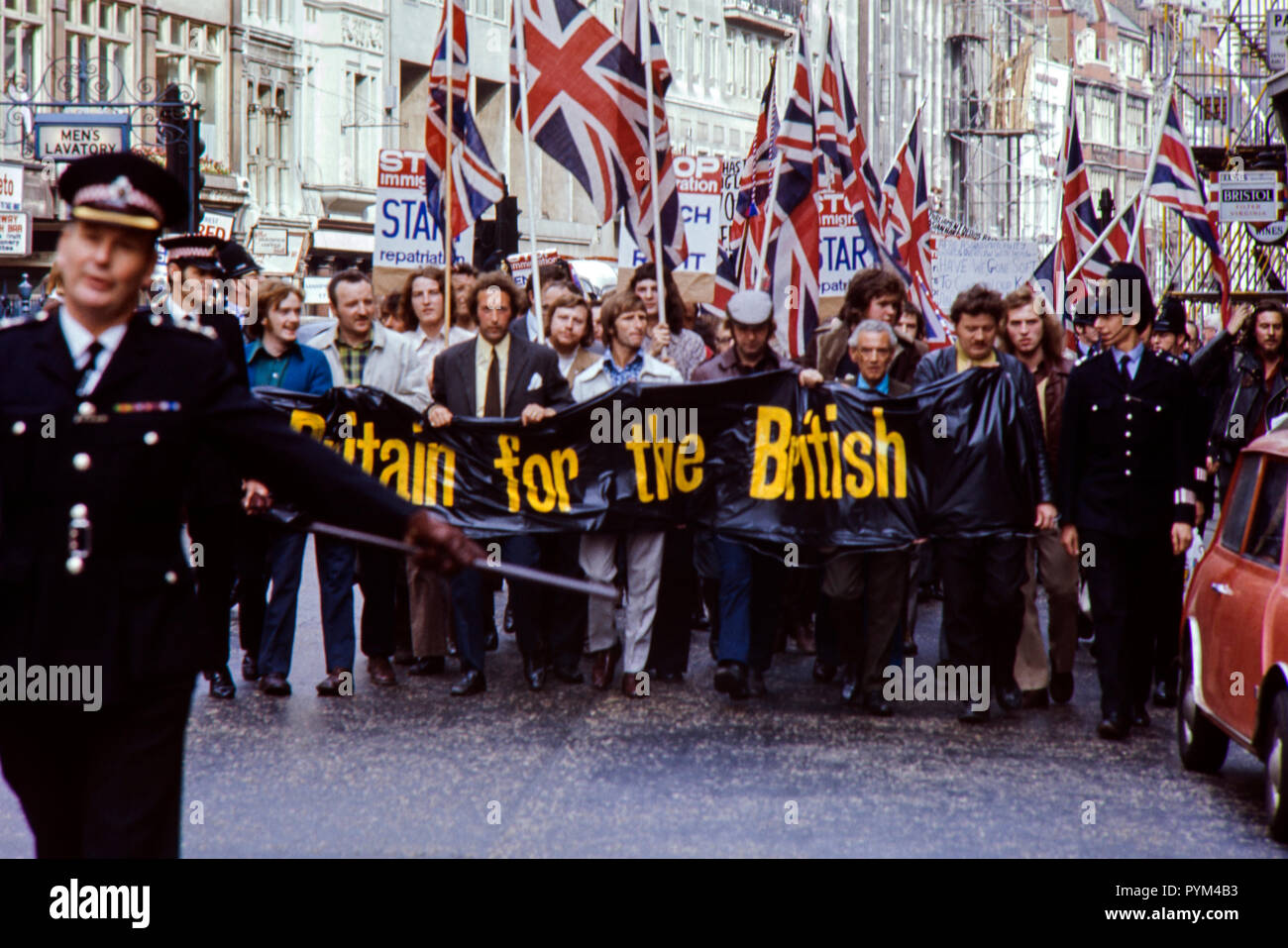 Nationale Front (NF) März in London in den 1970er Jahren Stockfoto