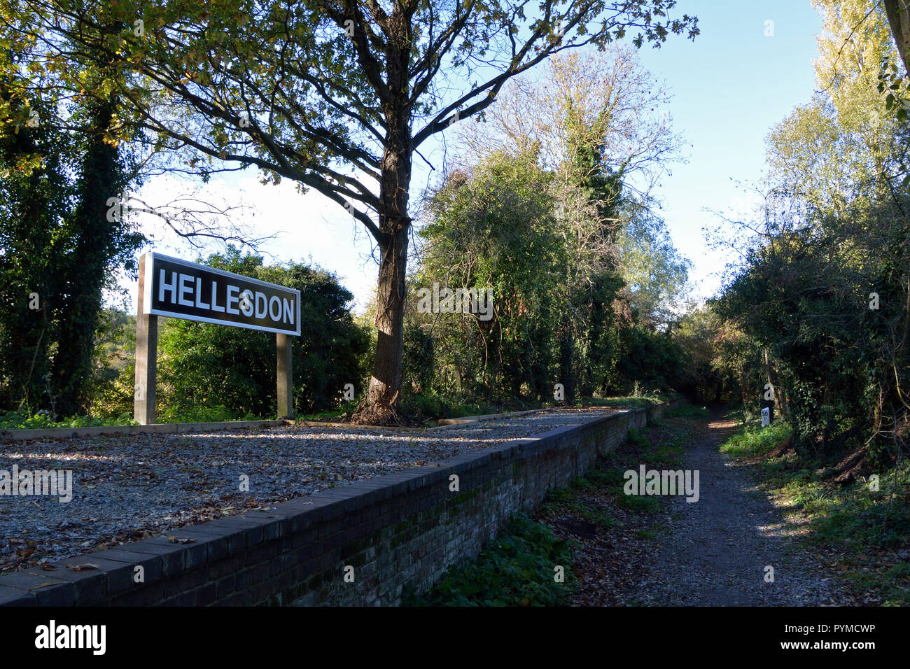 Neu renovierte Hellesdon Plattform, auf der alten Midland and Great Northern Railway, jetzt auf der Marriotts so lange Fußweg/cycleway Stockfoto