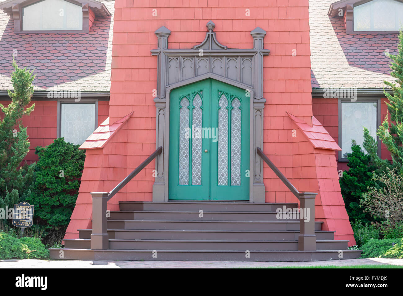 Detaillierte Abbildung der Vorderseite des St Andrews Kirche in Southampton, NY, USA Stockfoto
