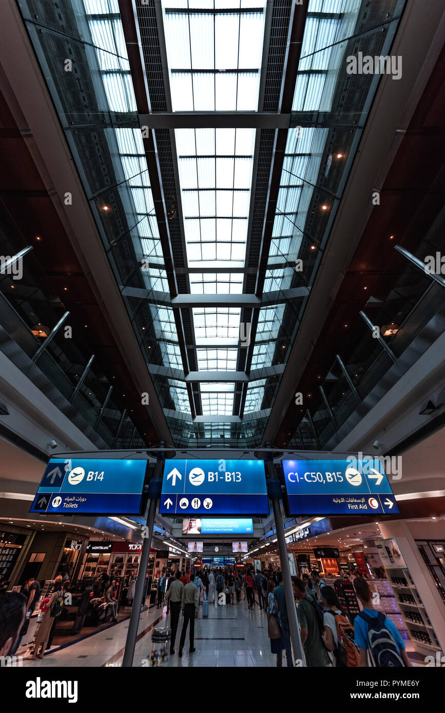 Was Lohnt Sich In Dubai Flughafen Zu Kaufen Dubai Airport Aerial Stockfotos und -bilder Kaufen - Alamy