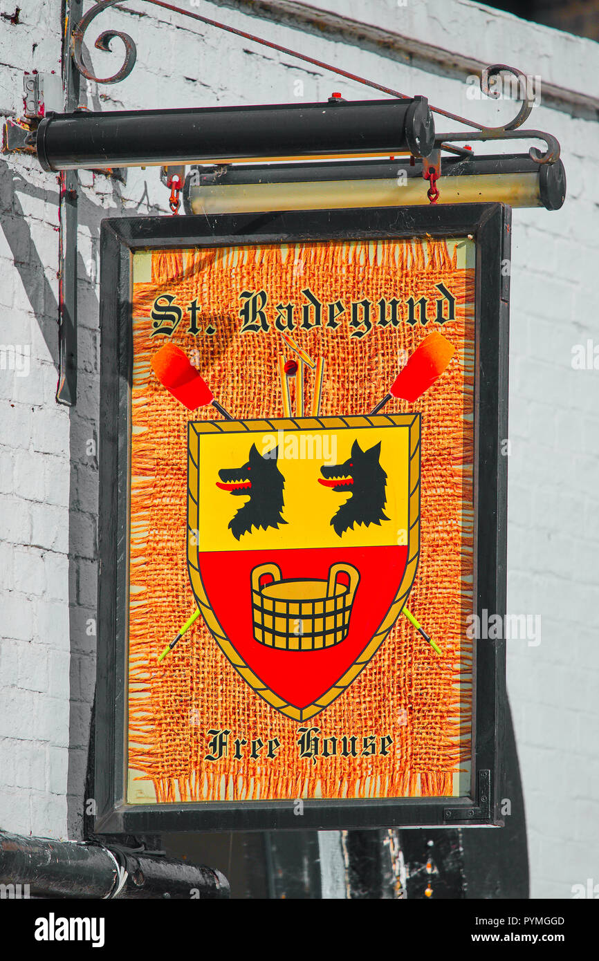 "Die St Radeguund" Pub, kleinste Kneipe in Cambridge und Endpunkt der berühmten Halbjährlichen Pub Crawl, King Street, Cambridge, England. Stockfoto