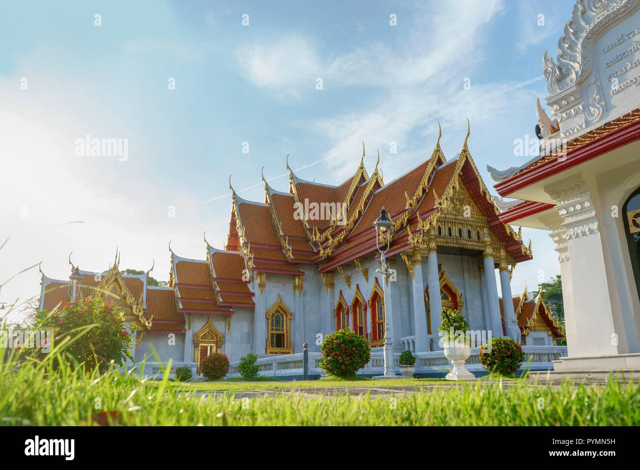 Ein Wahrzeichen von Wat Benchamabophit Dusitwanaram in Bangkok, Thailand. Ein Ort jeder in jeder Religion können angezeigt werden. Stockfoto