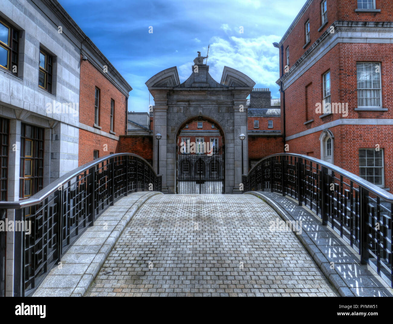 Dublin Castle, leere Brücke zu den Toren, Irland Stockfoto
