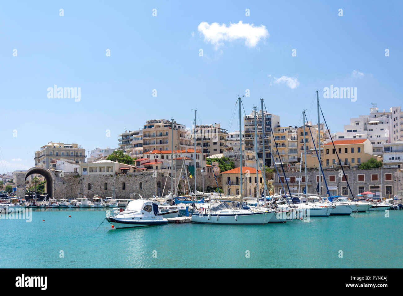 Stadt Blick über den Hafen von Heraklion, Heraklion (irakleio), Irakleio Region, Kreta (Kriti), Griechenland Stockfoto