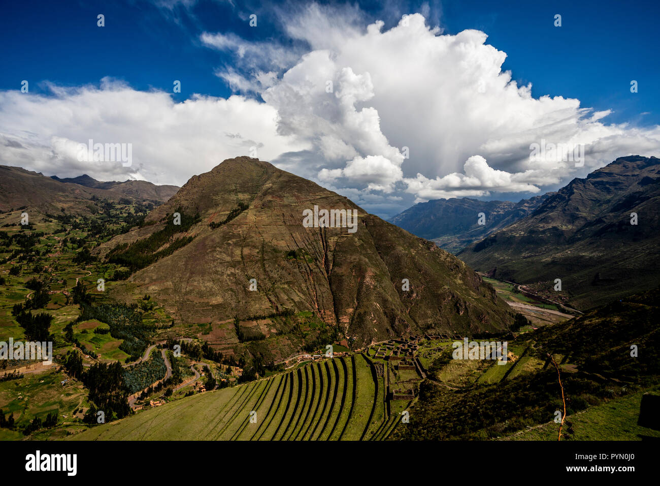 Peruanische archäologische Stätte im heiligen Tal, auf dem Weg zu Machu Picchu, Peru archäologische Stätte im Heiligen Tal, Peru, Südamerika Stockfoto