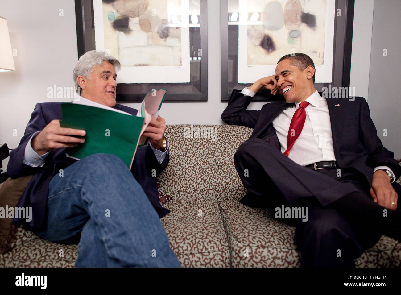 Präsident Barack Obama teilt einen Moment mit Jay Leno aus der Tonight Show in den NBC Studios in Burbank, Kalifornien 19.03.09. Stockfoto