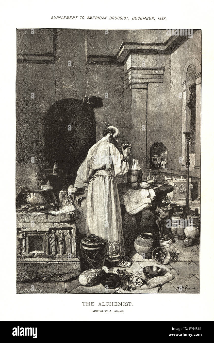 Der Alchemist, ein hoher, balding Mann in einer Robe, steht in einem Zimmer mit hohen Decken, voller Gläser, Vasen, Urnen, und andere Kuriositäten. Stockfoto