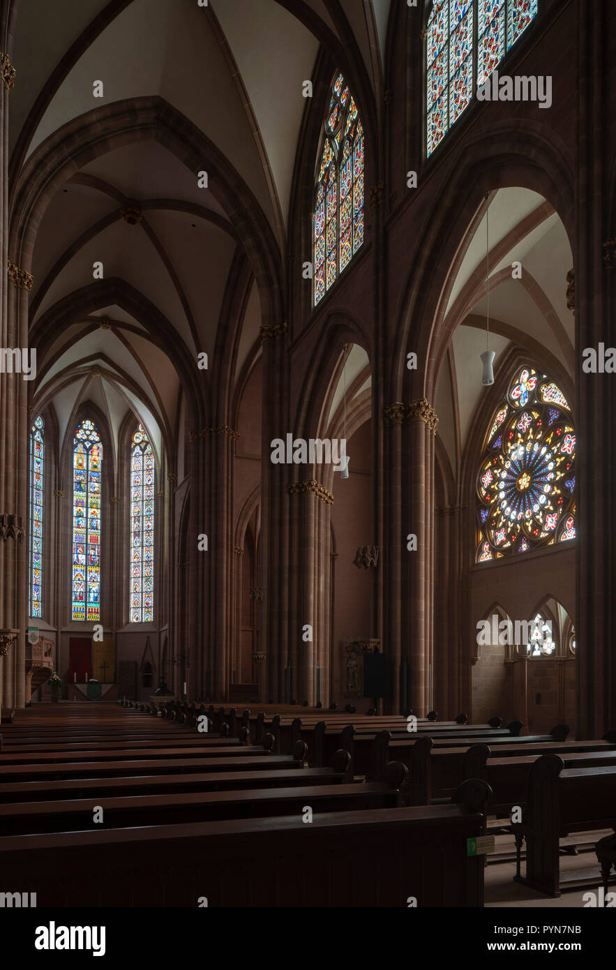 Oppenheim, Katharinenkirche, Blick nach Südwest Stockfoto